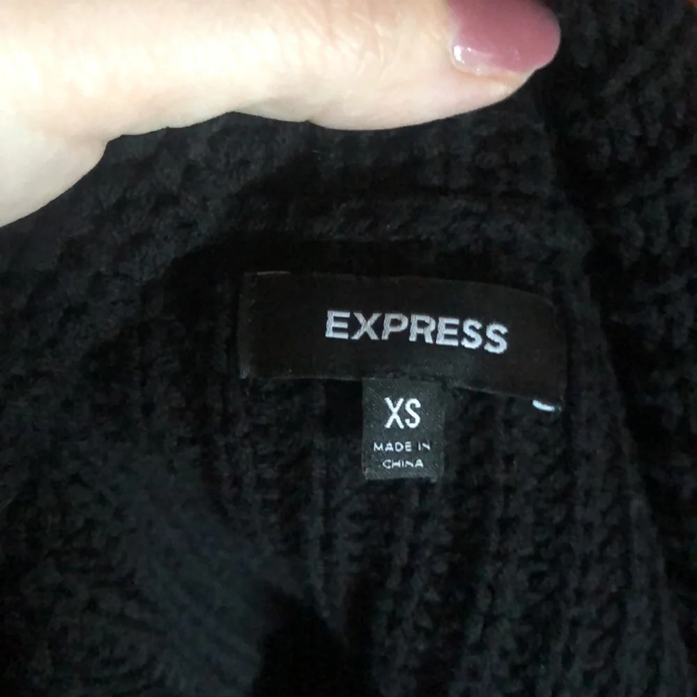EXPRESS CHUNKY KNIT OVERSIZED CROPPED SWEATER Black - Picture 6 of 7